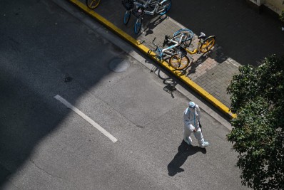 Quatro brasileiros testam positivo para covid durante confinamento rigoroso em Xangai