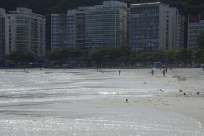 Pesquisa da UFF comprova existência de superbactérias em praias de Niterói 