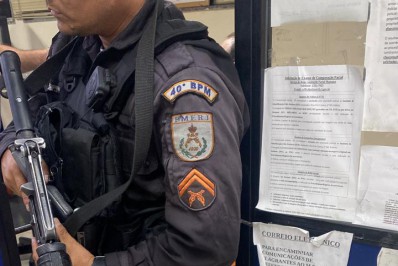 PMs prendem homem armado com revolver que ameaçava pessoas em bairro da Zona Oeste 