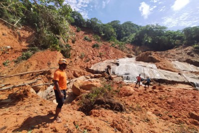 Comunidade atingida por deslizamentos em Paraty teme próximas chuvas