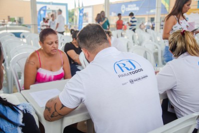 Mais de 1.400 pessoas receberam atendimento do programa RJ para Todos + Serviços na Praça PEC, em Mesquita