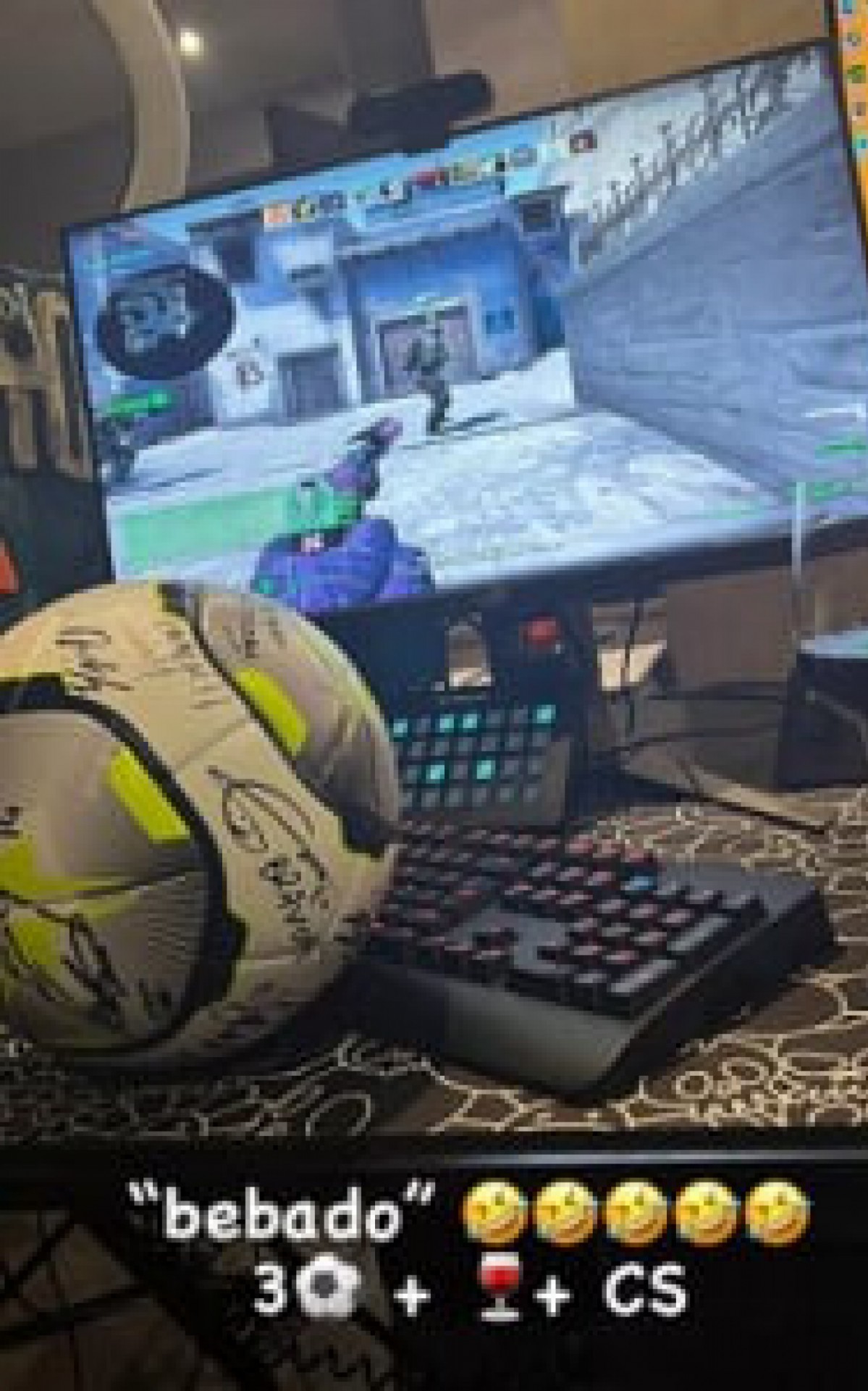 Neymar provoca jornalista com emoji de vinho