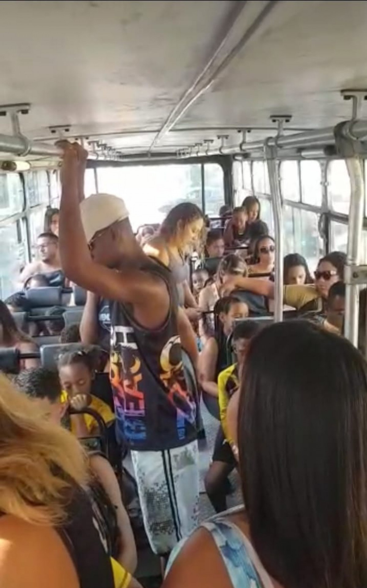 Familiares e amigos de Cau&atilde; da Silva Santos fazem ora&ccedil;&atilde;o a caminho de competi&ccedil;&atilde;o