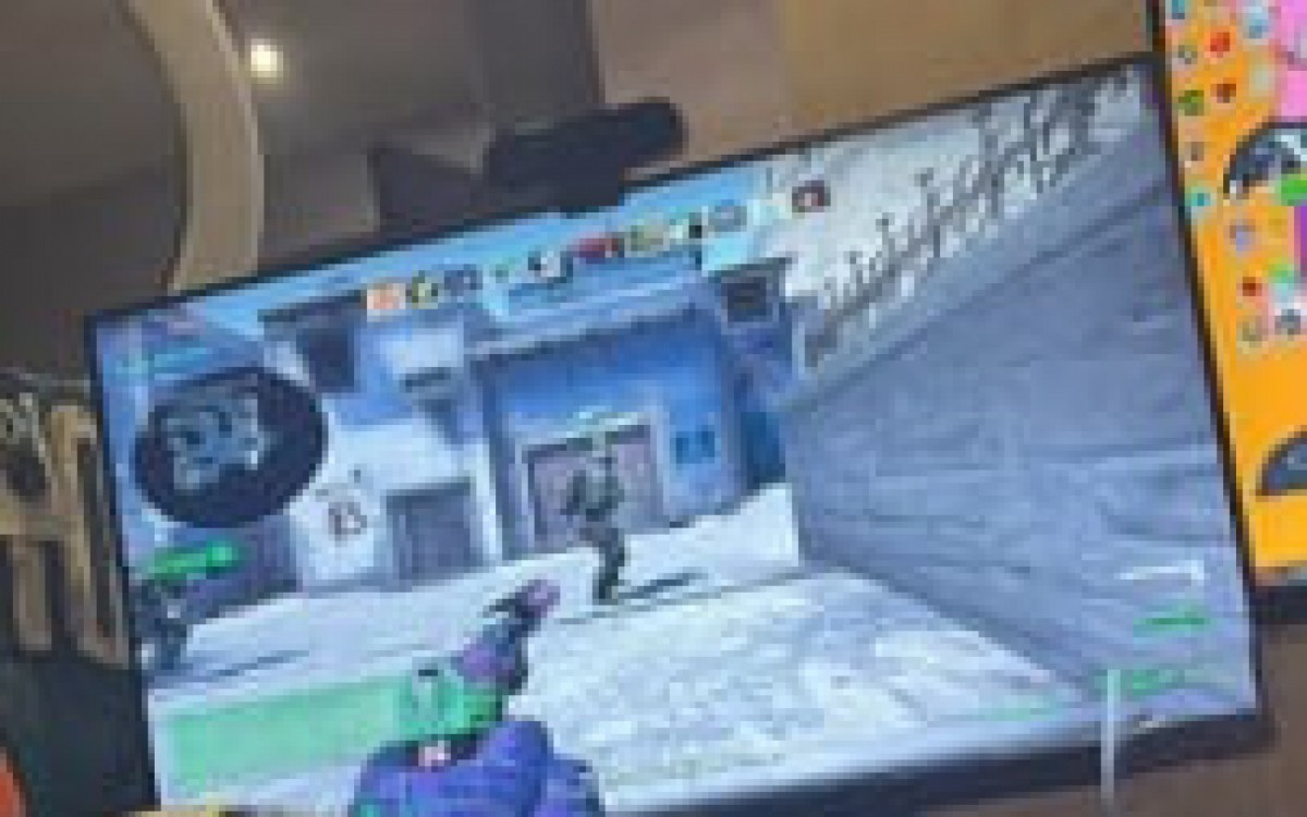 Neymar provoca jornalista com emoji de vinho