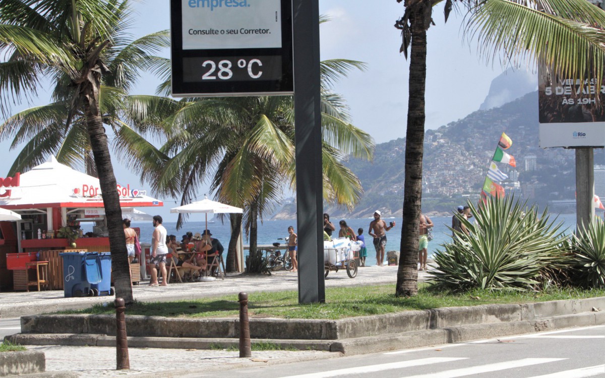 Domingo com pouco e praias cheias, fotos das praias de Ipanema e Arpoador. - Marcos Porto/Agencia O Dia