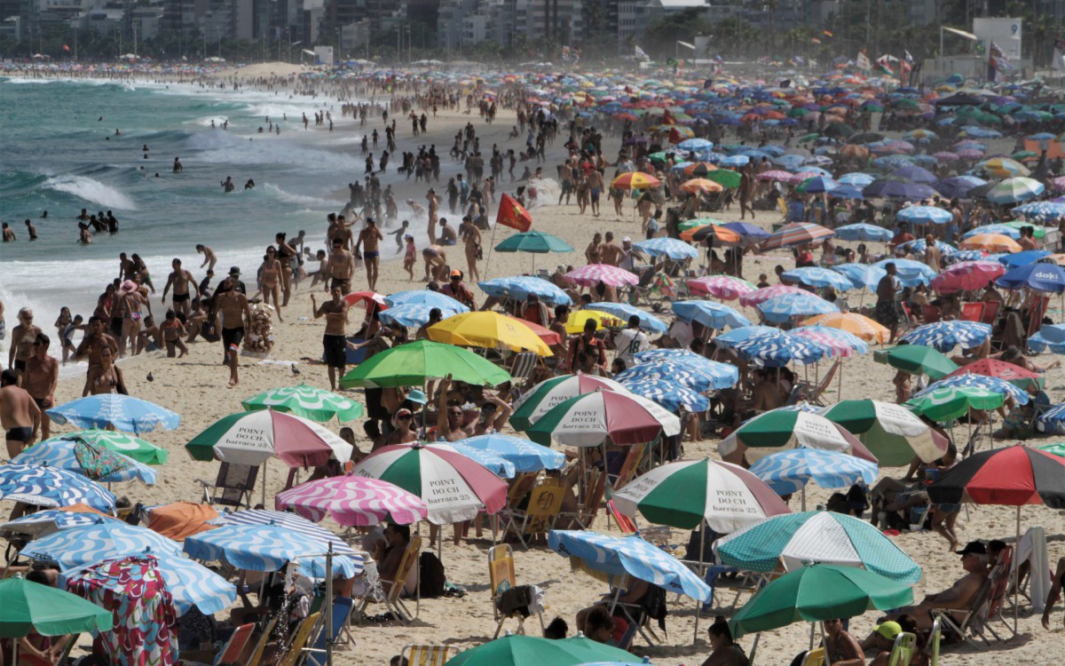 Domingo com pouco e praias cheias, fotos das praias de Ipanema e Arpoador. - Marcos Porto/Agencia O Dia