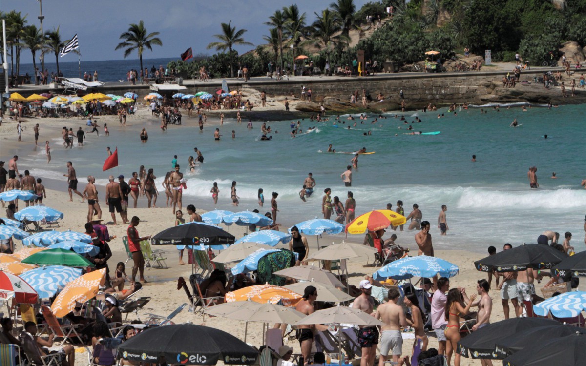 Domingo com pouco e praias cheias, fotos das praias de Ipanema e Arpoador. - Marcos Porto/Agencia O Dia