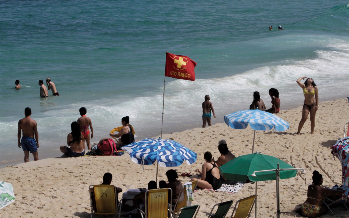 Domingo com pouco e praias cheias, fotos das praias de Ipanema e Arpoador. - Marcos Porto/Agencia O Dia