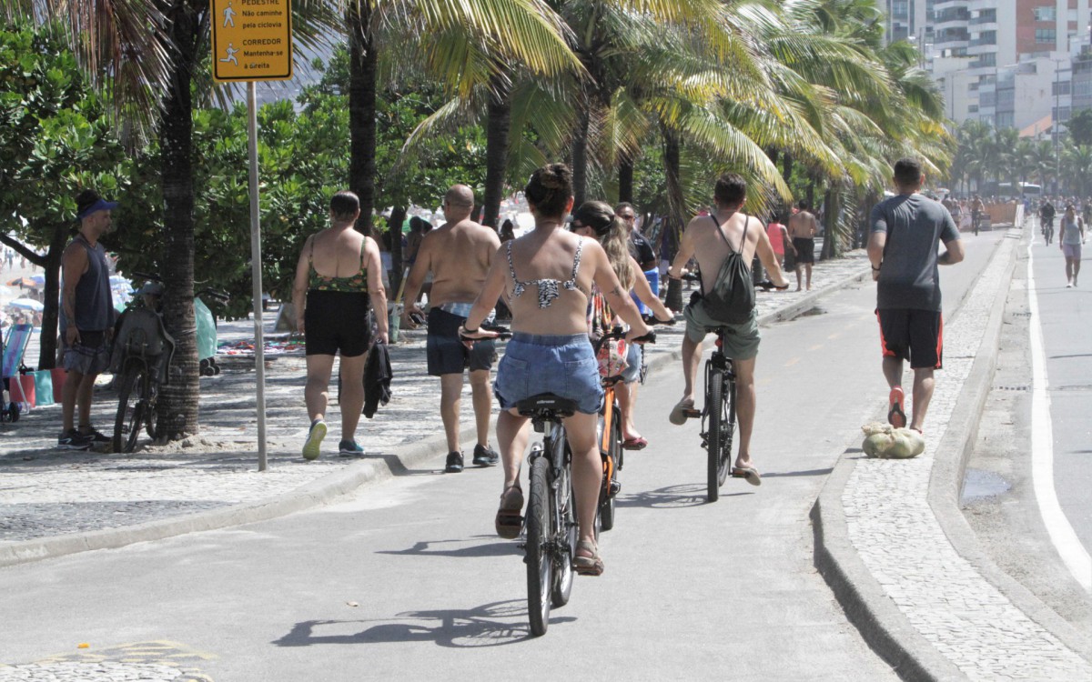 Domingo com pouco e praias cheias, fotos das praias de Ipanema e Arpoador. - Marcos Porto/Agencia O Dia