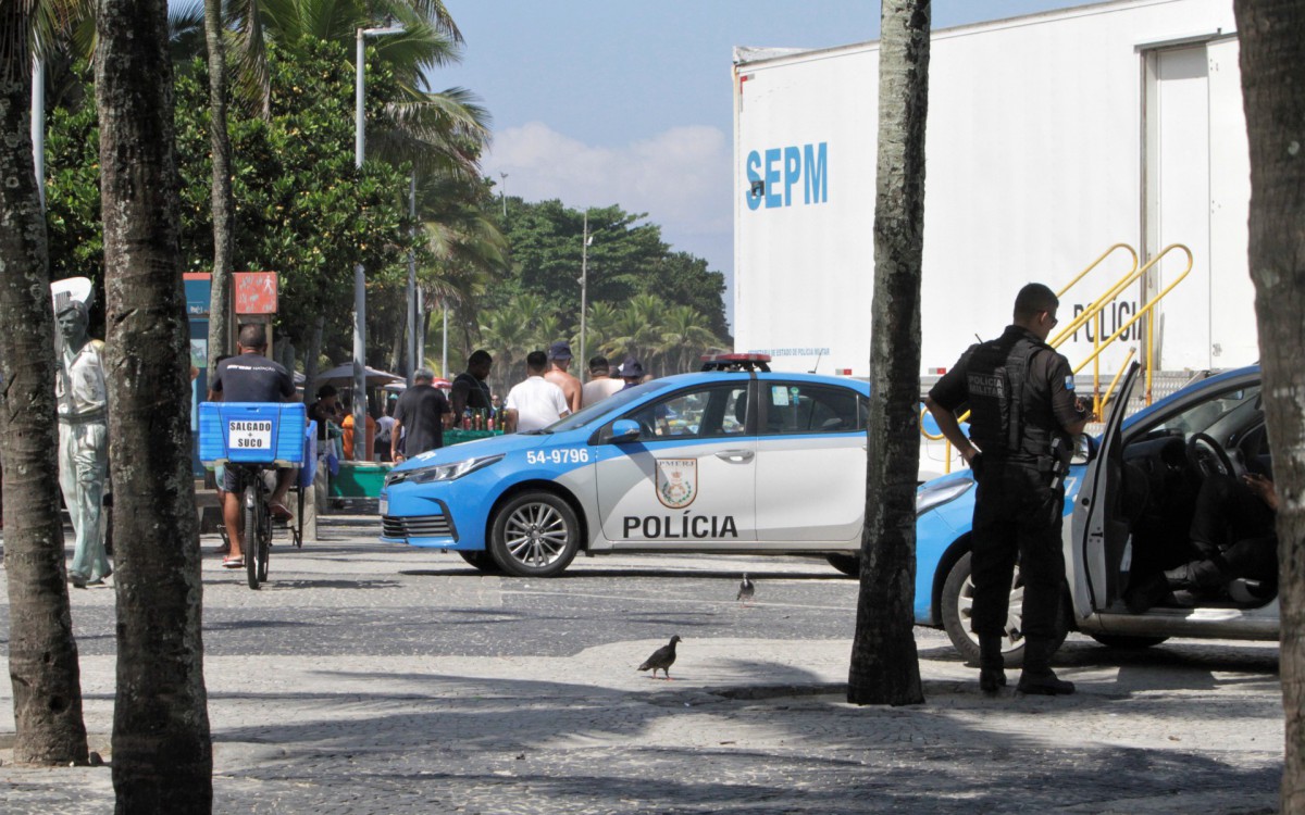 Domingo com pouco e praias cheias, fotos das praias de Ipanema e Arpoador. - Marcos Porto/Agencia O Dia