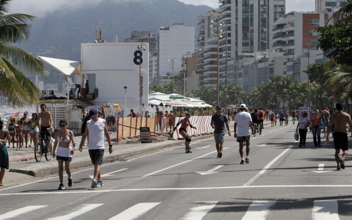 Domingo com pouco e praias cheias, fotos das praias de Ipanema e Arpoador. - Marcos Porto/Agencia O Dia