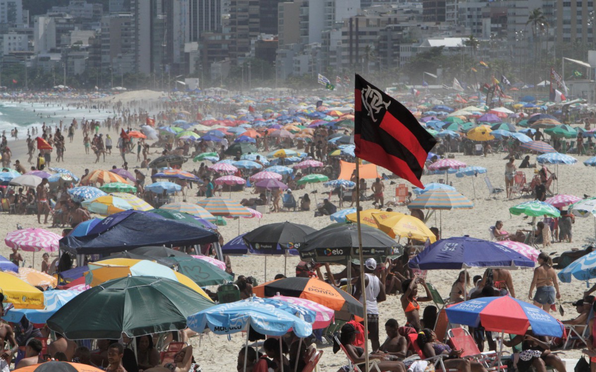 Domingo com pouco e praias cheias, fotos das praias de Ipanema e Arpoador. - Marcos Porto/Agencia O Dia