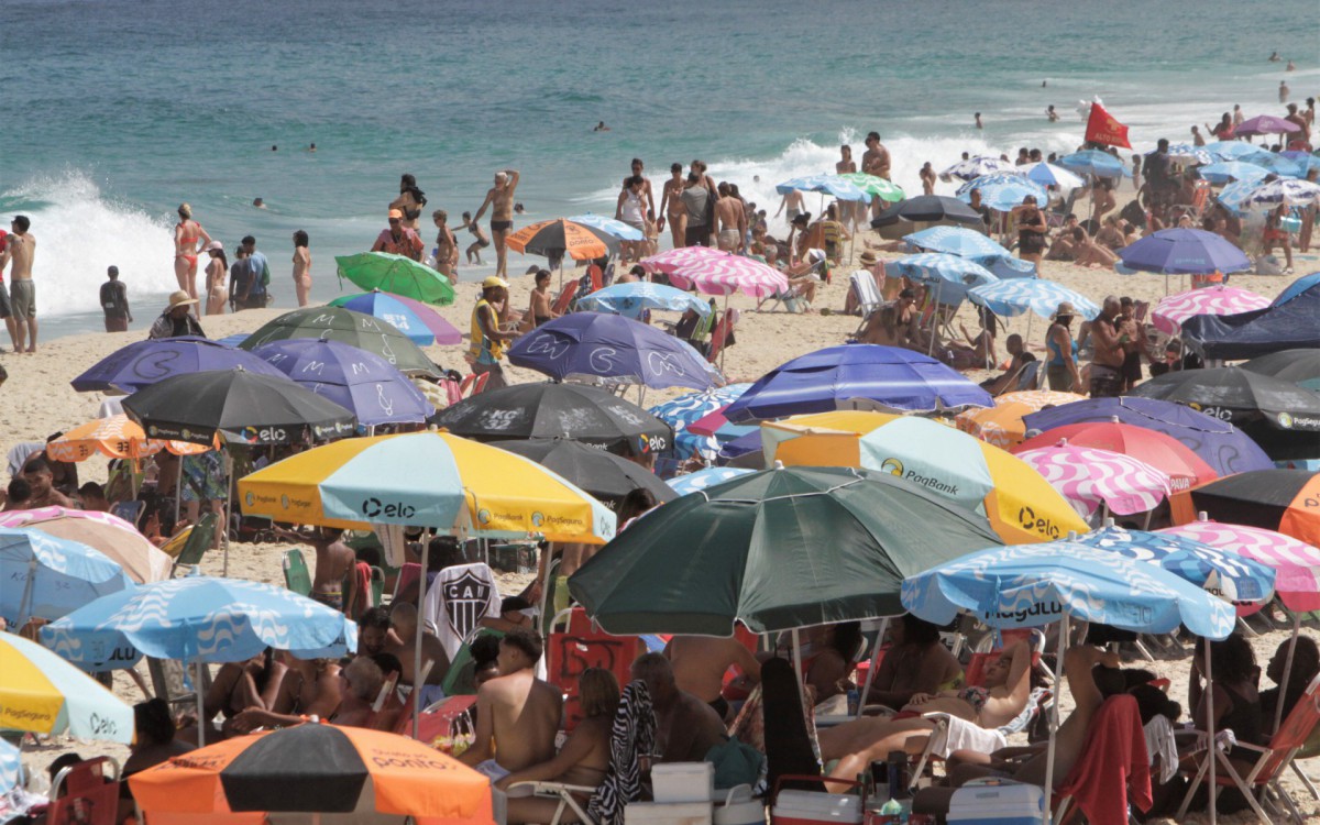 Domingo com pouco e praias cheias, fotos das praias de Ipanema e Arpoador. - Marcos Porto/Agencia O Dia