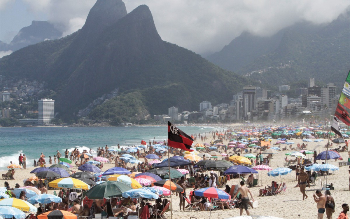 Domingo com pouco e praias cheias, fotos das praias de Ipanema e Arpoador. - Marcos Porto/Agencia O Dia