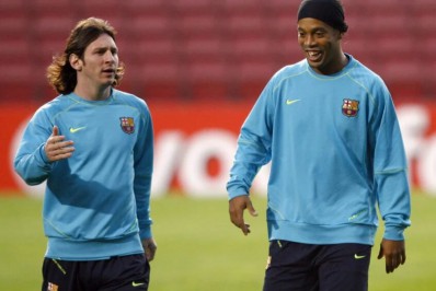 Ronaldinho Gaúcho revela surpresa com saída de Messi do Barcelona: 'Nunca imaginei vê-lo com outra camisa'
