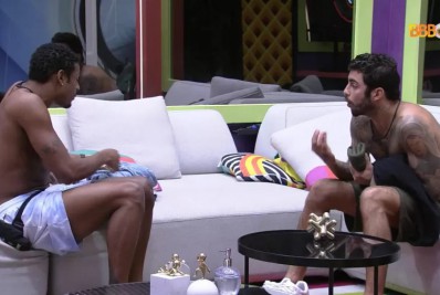 'BBB 22': Paulo André e Pedro Scooby se desentendem ao relembrar atrito