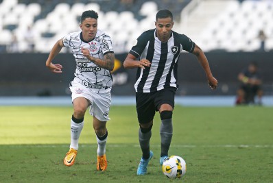 Botafogo estreia com o pé esquerdo e perde para o Corinthians no Brasileirão