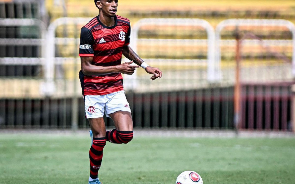 André Luiz atuando pela equipe Sub-20 do Flamengo