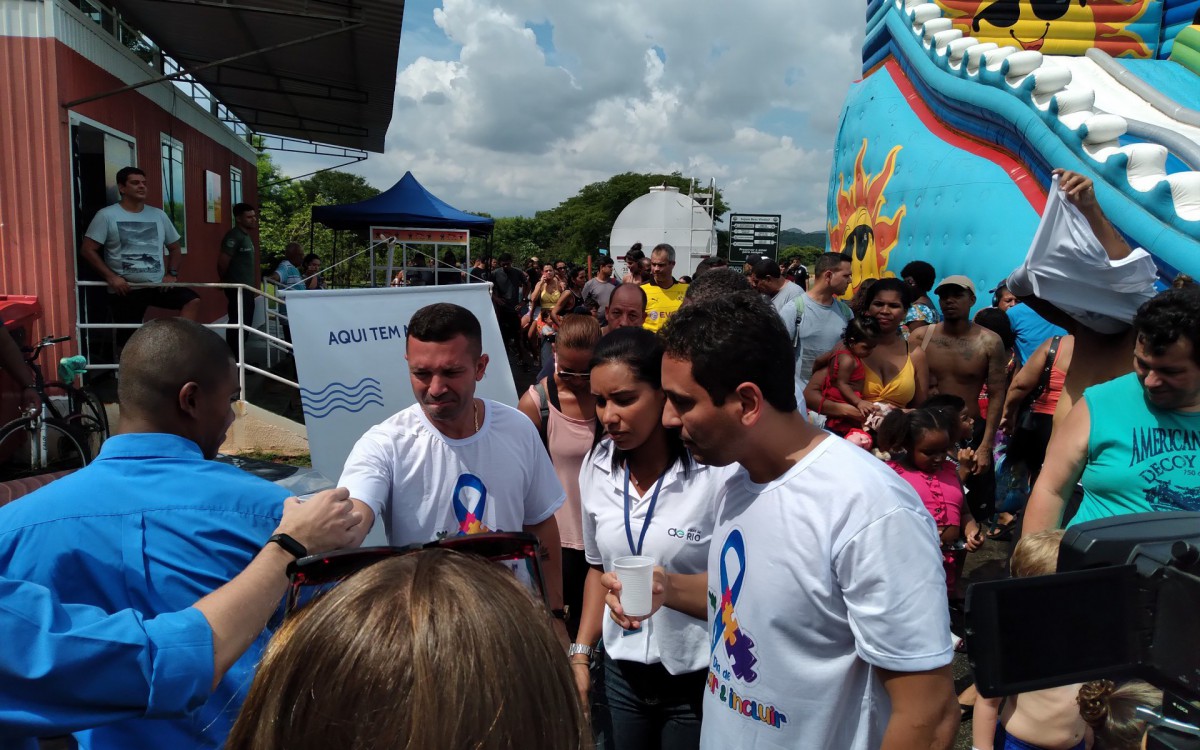 O prefeito Abra&atilde;ozinho (&agrave; direita) prestigiou o evento no Parque Gericin&oacute;