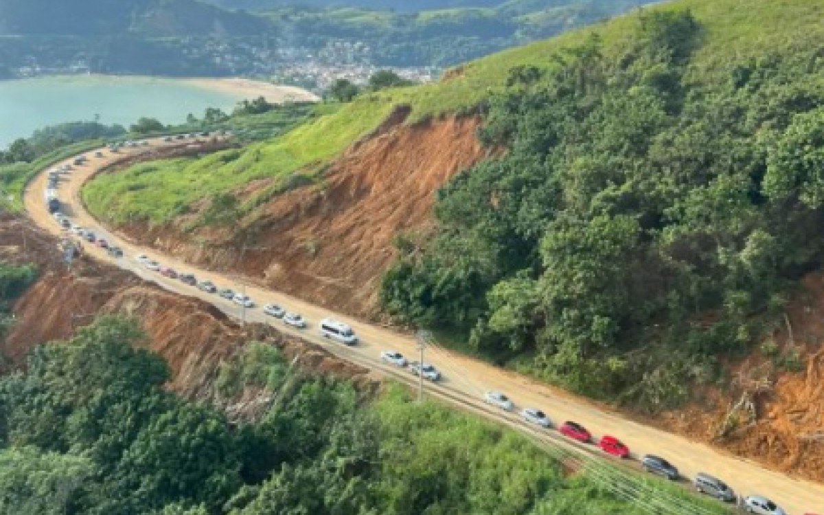 A BR-10 iria ter as pistas duplicadas, mas agora tamb&eacute;m precisar&aacute; de um grande trabalho em suas encostas no trecho que liga a Costa Verde do Rio ao Litoral Norte de S&atilde;o Paulo