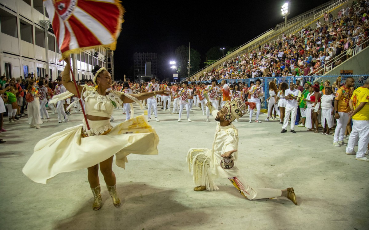 &Uacute;ltimo ensaio t&eacute;cnico da Viradouro na Marqu&ecirc;s de Sapuca&iacute;