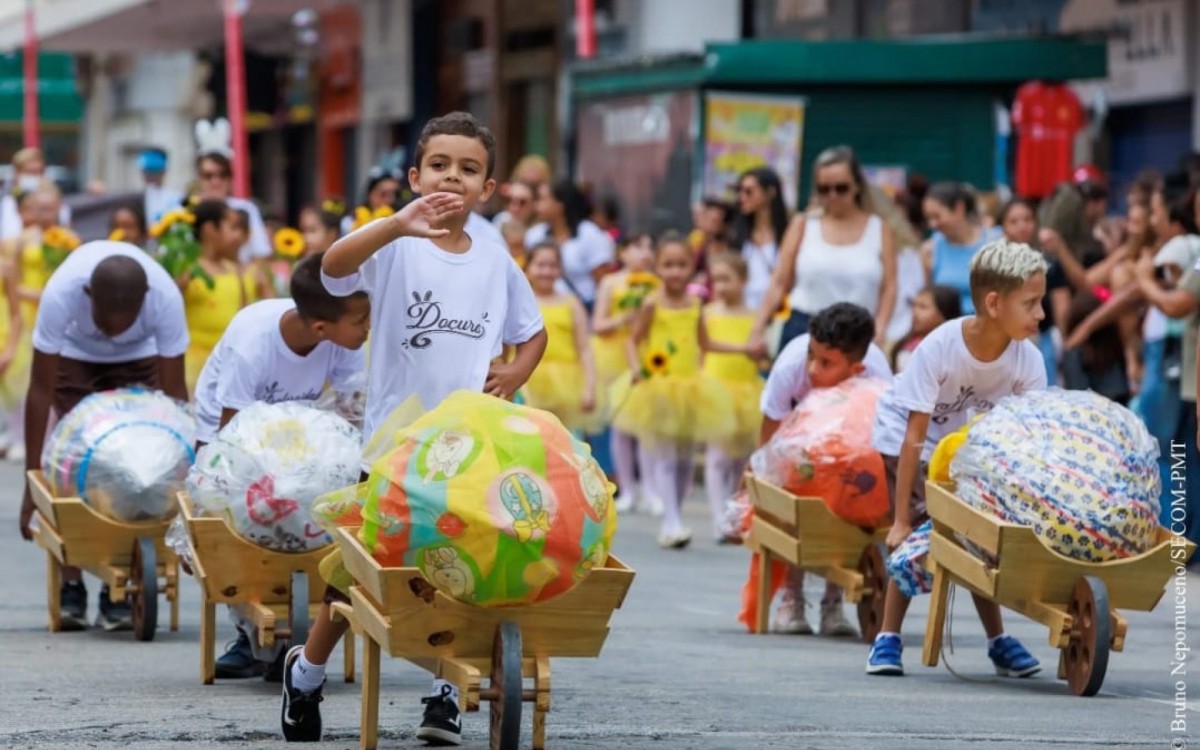 Crian&ccedil;as de escolas municipais participaram com corrida de ovos