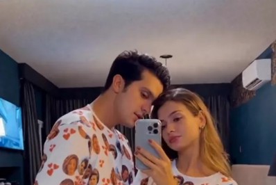 É o amor! Luan Santana e Izabela Cunha usam pijamas com estampas dos rostos dos dois