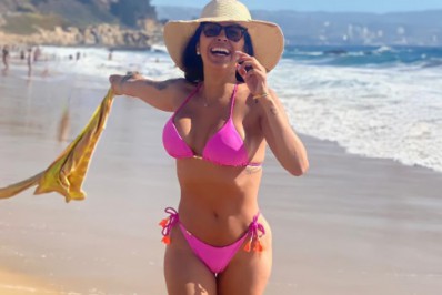 Namorada de jogador do Flamengo se revolta com críticas e dispara contra jornalista