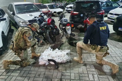 Após irmão de agente ser morto por bandidos, PRF recupera motos roubadas e apreende drogas em Caxias