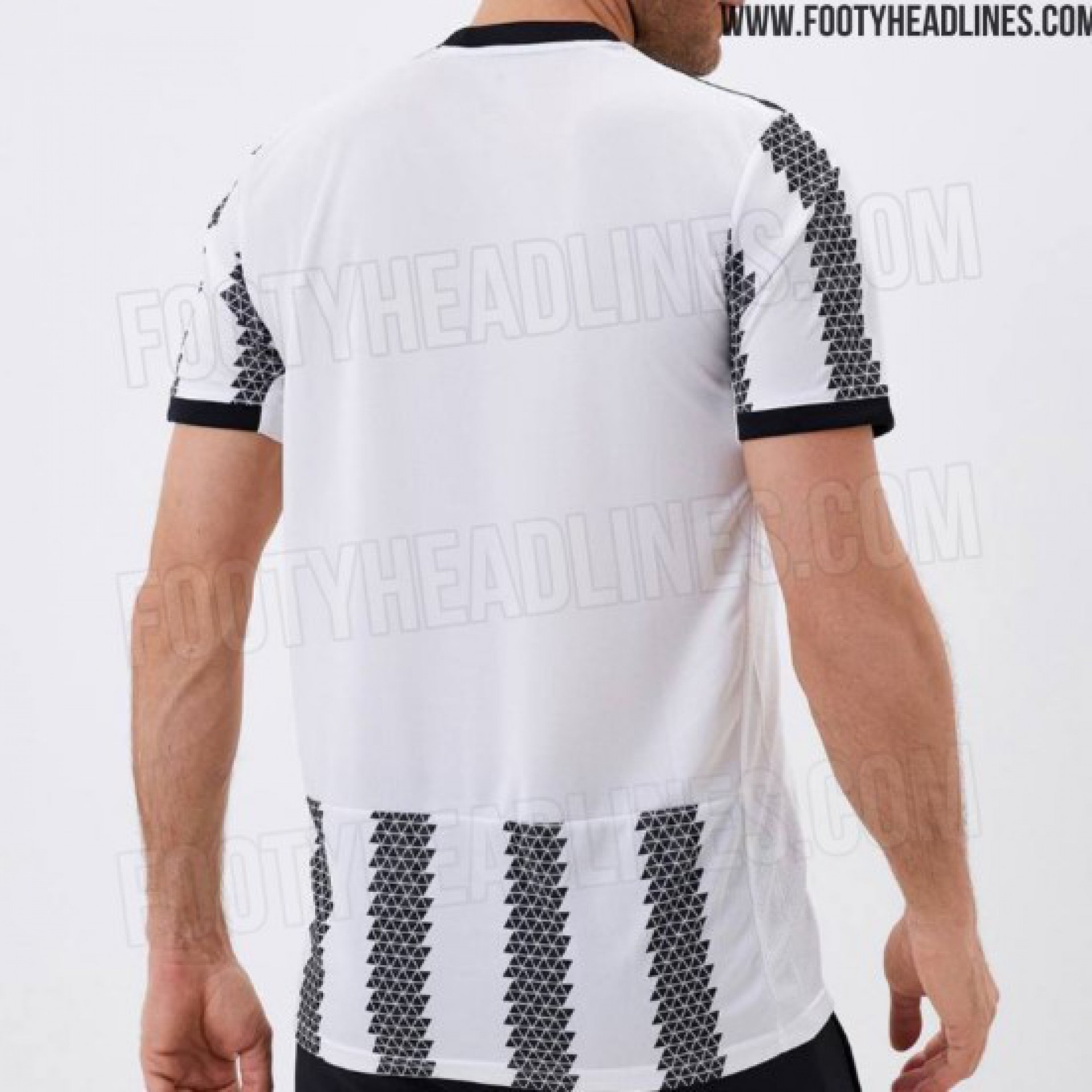 Detalhes da camisa da Juventus para a temporada 2022/23 - Reprodu&ccedil;&atilde;o/FootyHeadlines