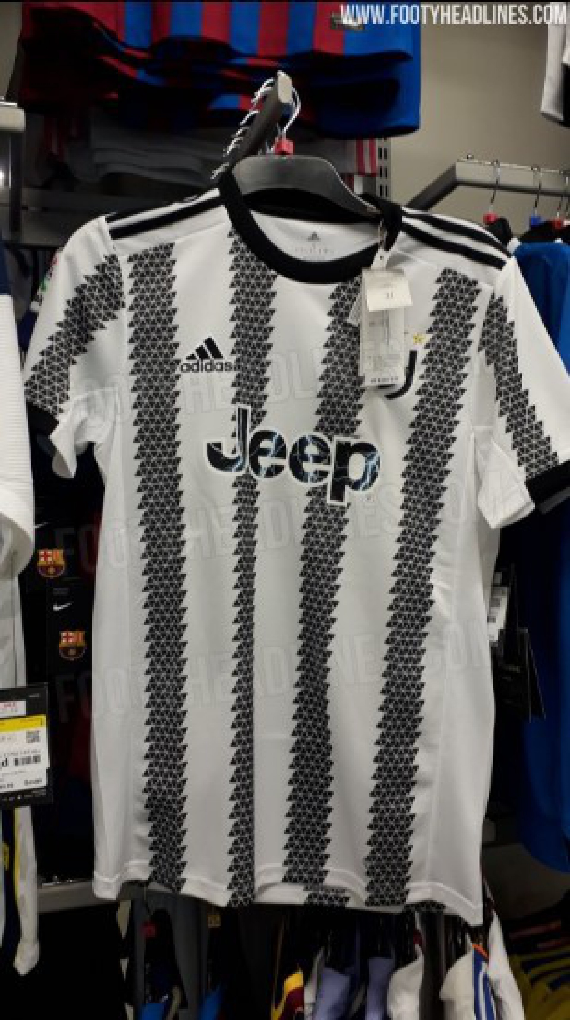 Detalhes da camisa da Juventus para a temporada 2022/23 - Reprodu&ccedil;&atilde;o/FootyHeadlines