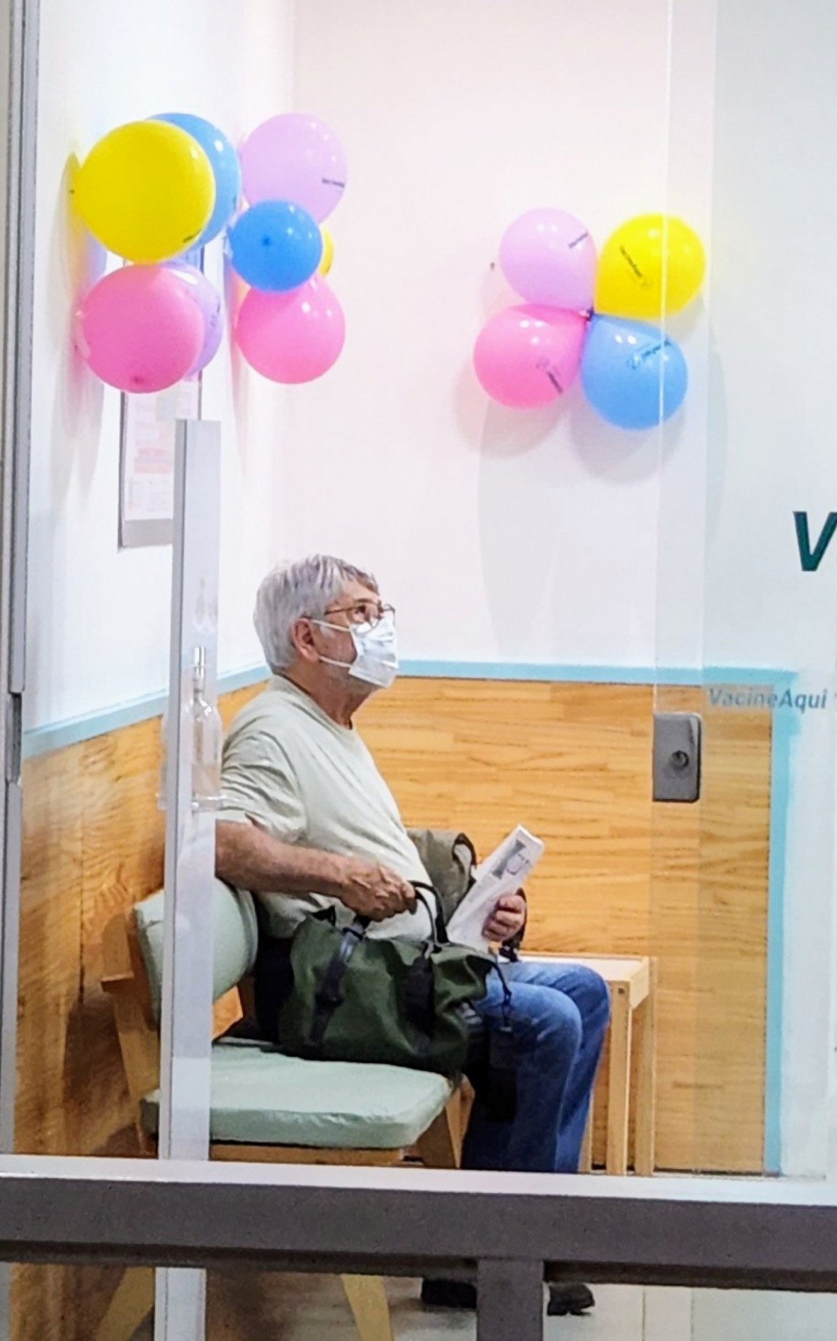 S&eacute;rgio Chapelin &eacute; clicado por um paparazzo na Zona Sul do Rio