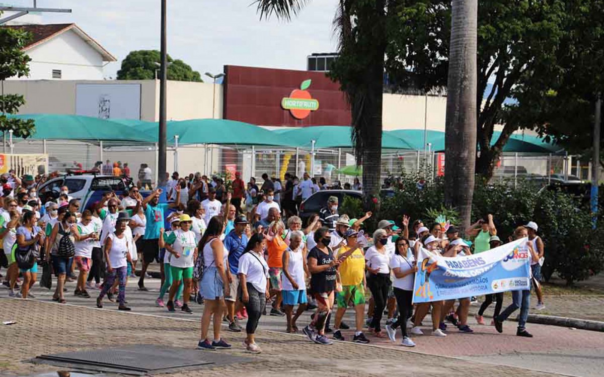 A caminhada marcou a retomada das atividades presenciais dos idosos