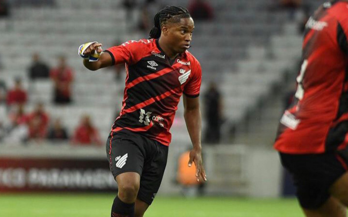 Daniel Cruz atuou em 11 jogos pelo Athletico-PR e marcou um gol