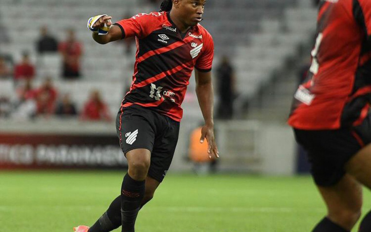 Daniel Cruz atuou em 11 jogos pelo Athletico-PR e marcou um gol