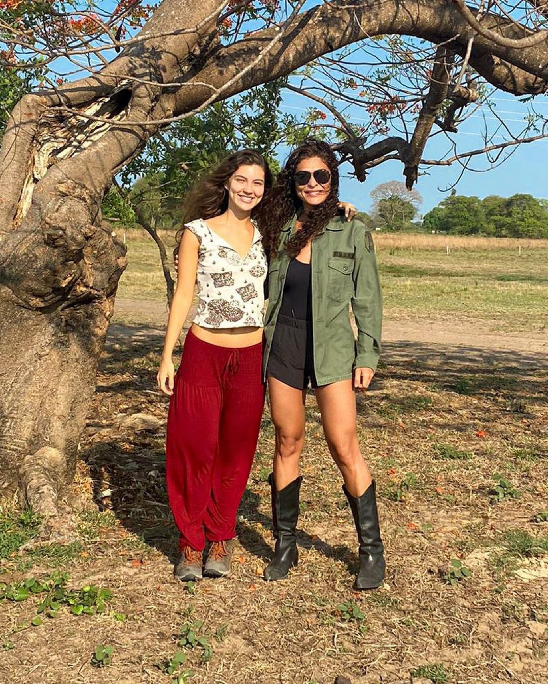Juliana Paes e Alanis Guillen nos bastidores do remake de 'Pantanal' - Reprodução/Instagram