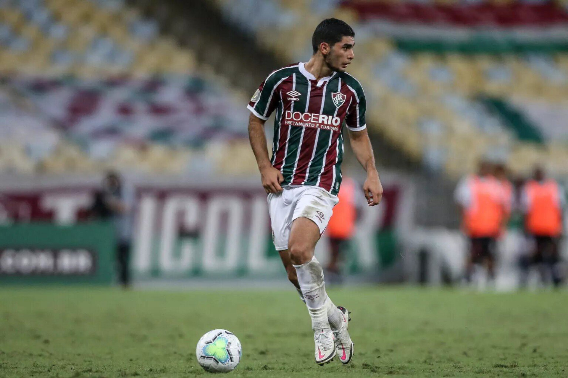 Michel Araújo em ação pelo Fluminense - Foto: Lucas Merçon/Fluminense FC