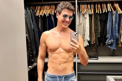 Rodrigo Faro posa sem camisa e pede ajuda aos fãs: 'Sorrindo ou sério?'