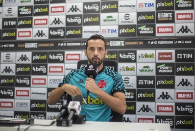 Nenê pede desculpas por reação ao ser substituído em jogo do Vasco