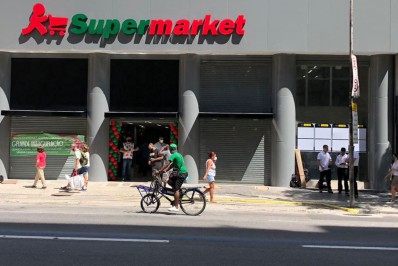 Feriadões de abril vão alterar o horário de funcionamento de serviços e comércio