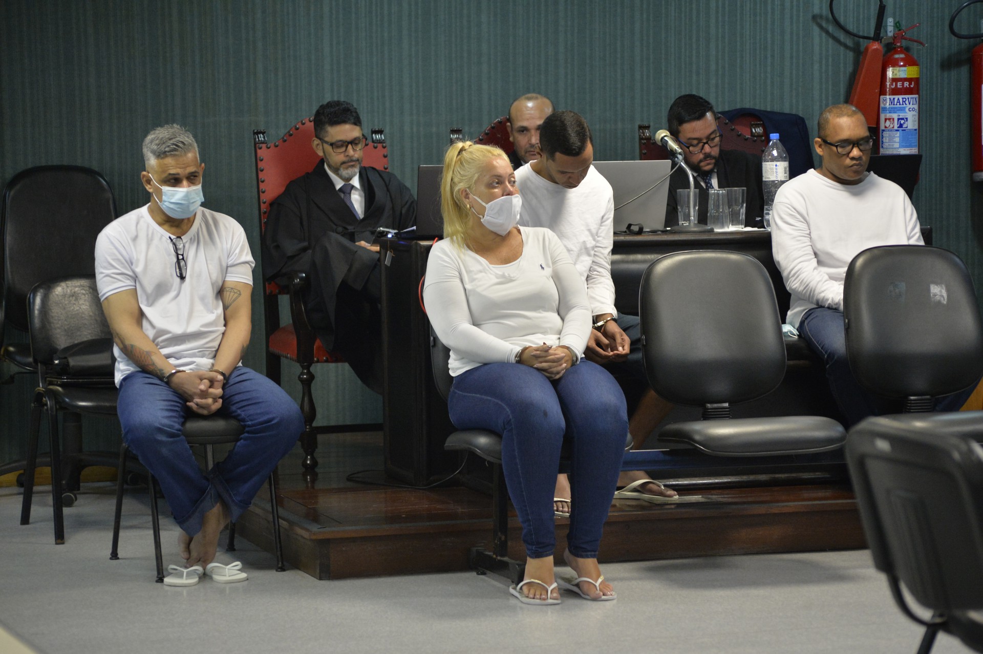 Da esquerda para direita: o ex-PM Marcos Siqueira Costa; sua esposa Andrea Santos; o filho biol&oacute;gico de Flordelis, Adriano dos Santos Rodrigues e filho afetivo Carlos Ubiraci Francisco da Silva - Fabio Costa/ Ag&ecirc;ncia O Dia                           