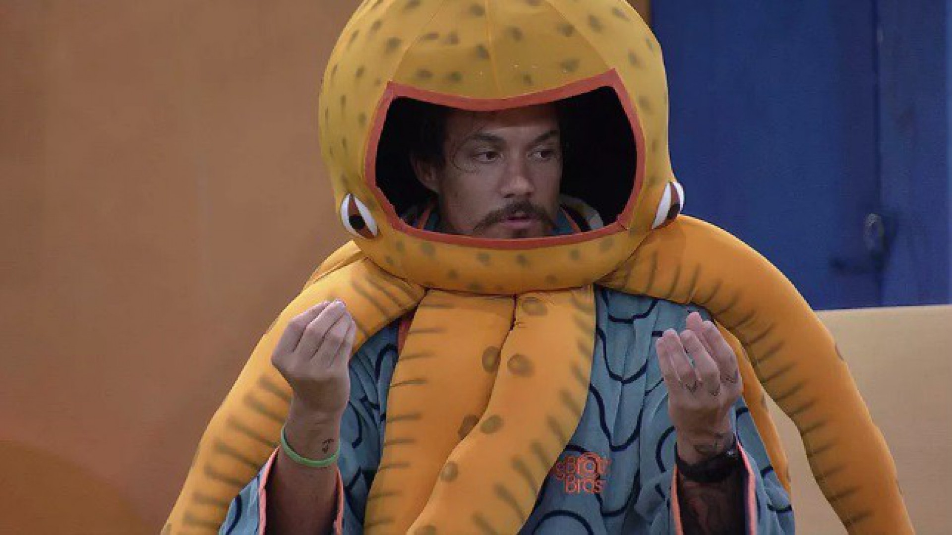 Eli desabafa com os colegas de confinamento - Reprodução/Gshow