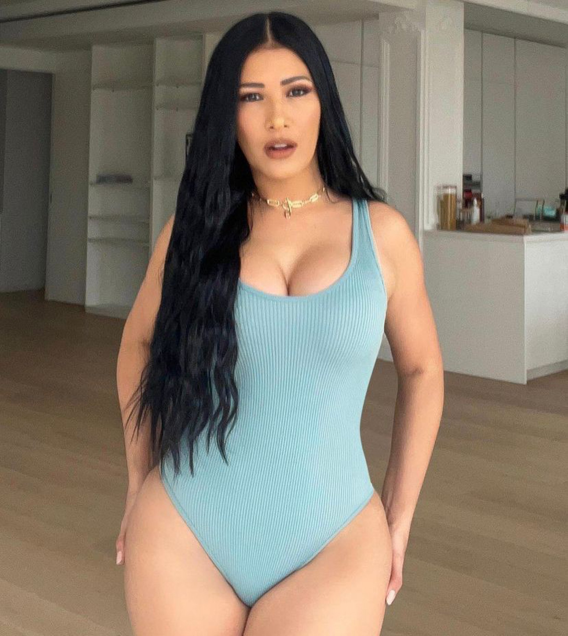 Cantora arrasou e expôs as curvas em seu perfil no Instagram - Reprodução