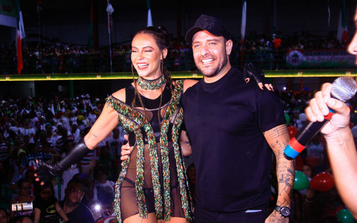 Paolla Oliveira e Diogo Nogueira na quadra da Grande Rio