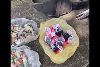 Dupla de traficantes é presa com drogas e arma em Meriti