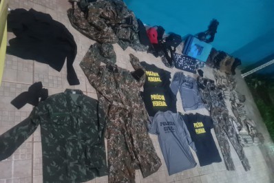 Fardas da PF e Polícia Civil são apreendidas em casa na Região dos Lagos