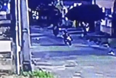 Mulher tem moto furtada enquanto ajudava idosa