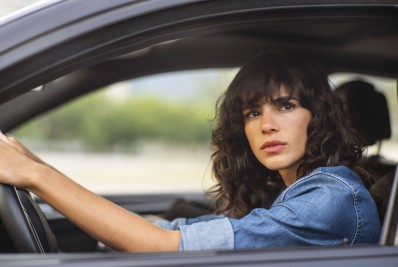 Netflix anuncia data de estreia de série com Bruna Marquezine e Manu Gavassi