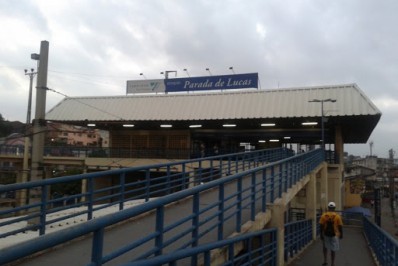 Polícia Militar realiza operação em Parada de Lucas, na Zona Norte