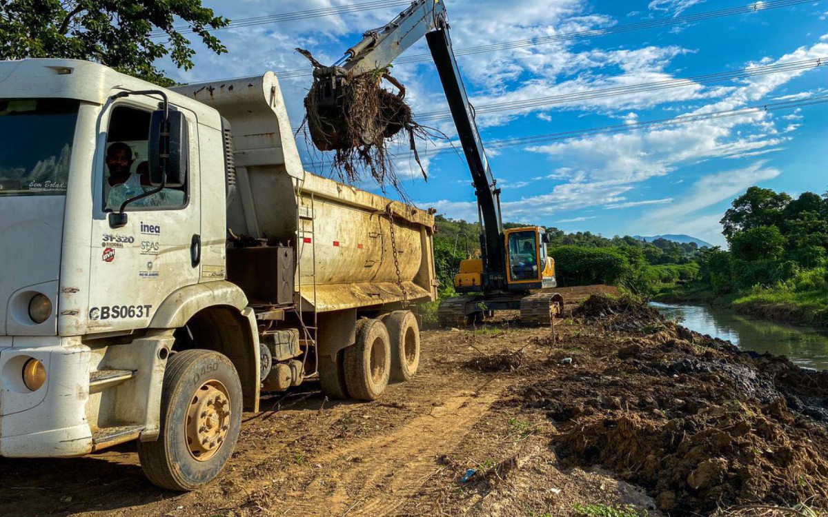 A limpeza segue a todo o vapor, desde dezembro de 2021, no importante canal belforrroxense, ainda mais nesse per&iacute;odo de fortes chuvas